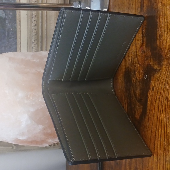 Like New! Michael Kors Men's Bifold Wallet - Olive, Tan, and White - Picture 5 of 10